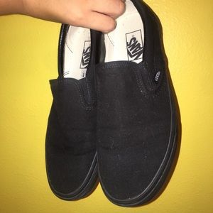 Slip on black vans! 🖤